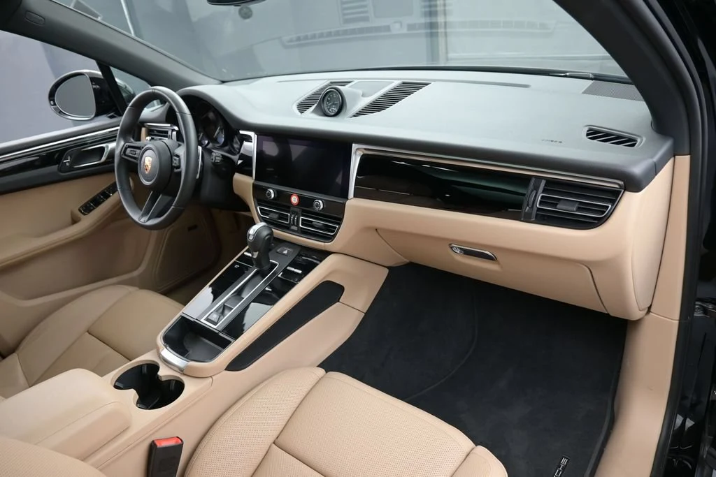2026 Porsche Macan interior, Black/Mojave Beige