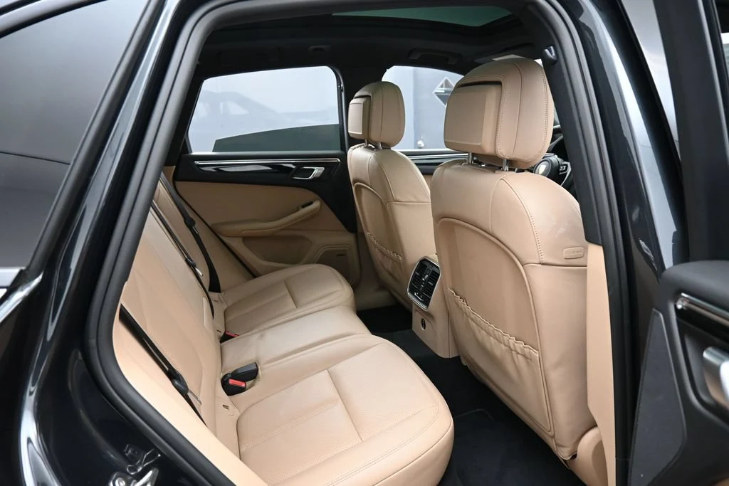 2026 Porsche Macan interior, seats, Black/Mojave Beige