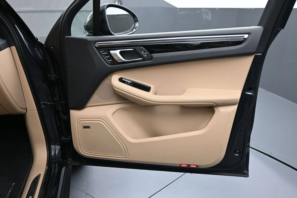 2026 Porsche Macan interior, door panel, Black/Mojave Beige