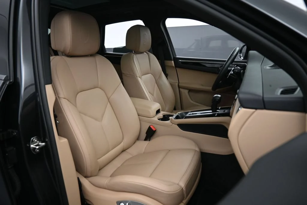 2026 Porsche Macan interior, seats, Black/Mojave Beige