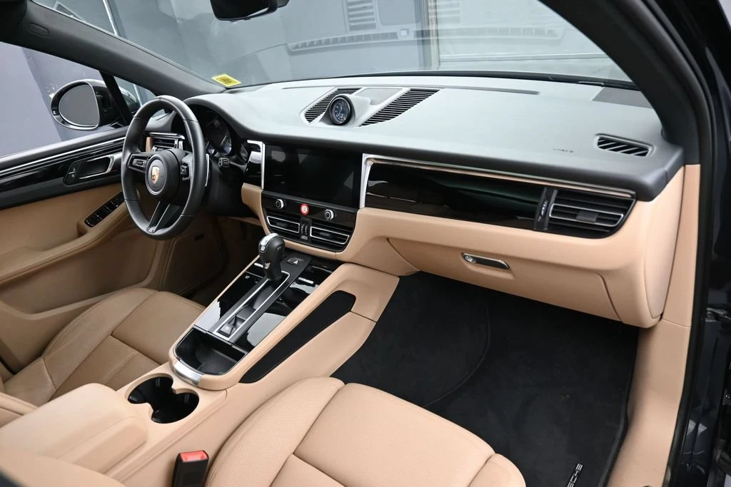 2026 Porsche Macan interior, Black/Mojave Beige