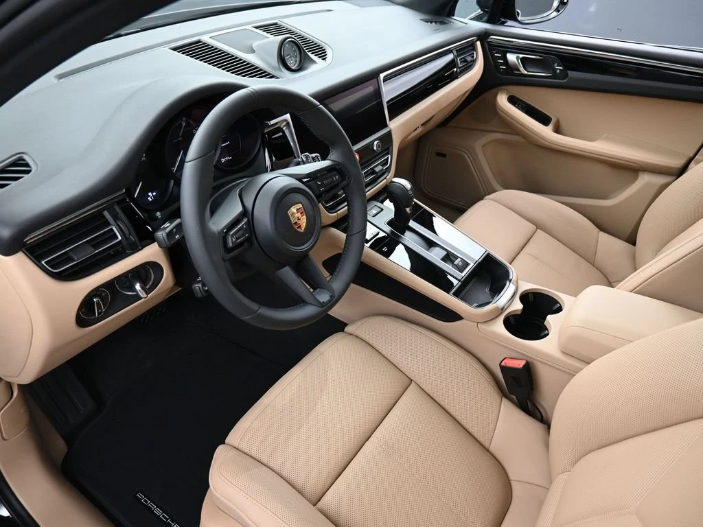 2026 Porsche Macan interior, Black/Mojave Beige