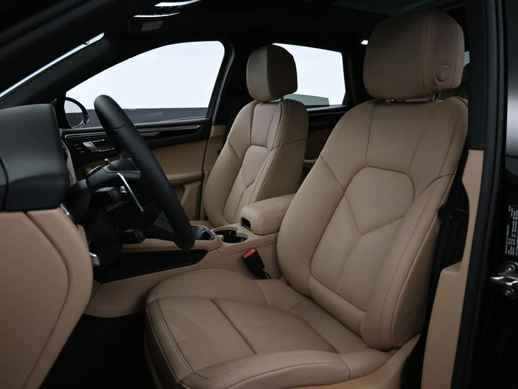 2026 Porsche Macan interior, seats, Black/Mojave Beige