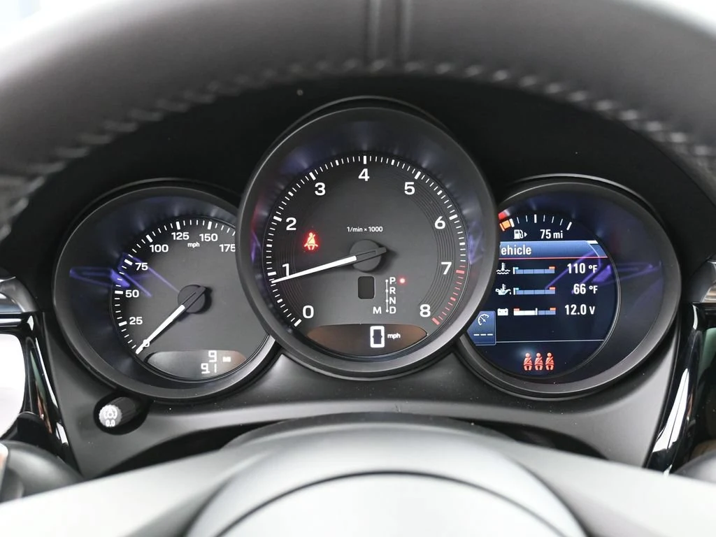 2026 Porsche Macan interior, Black/Mojave Beige
