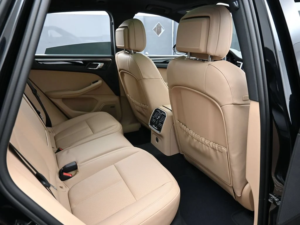 2026 Porsche Macan interior, seats, Black/Mojave Beige