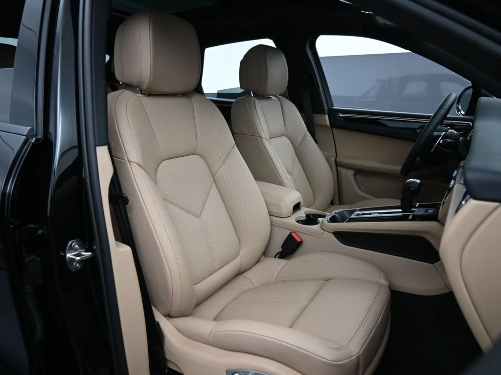 2026 Porsche Macan interior, seats, Black/Mojave Beige