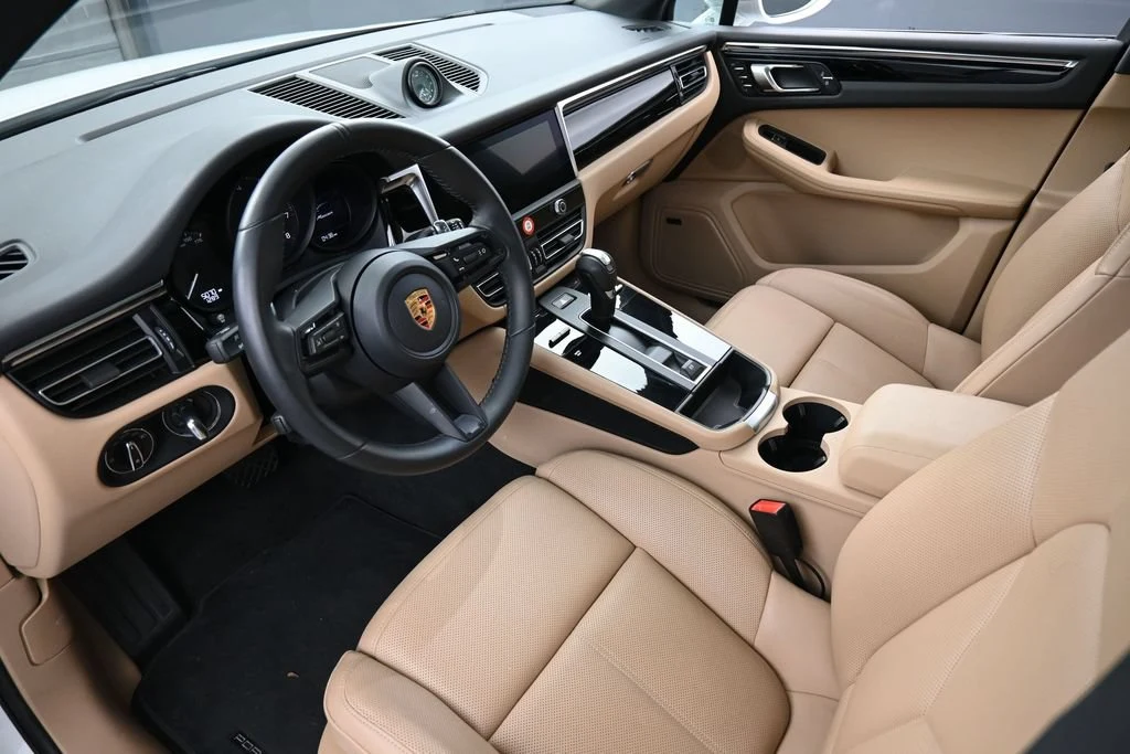2026 Porsche Macan interior, Black/Mojave Beige
