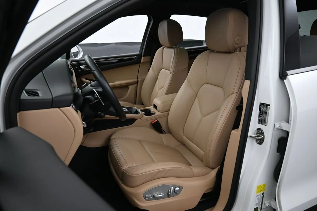 2026 Porsche Macan interior, seats, Black/Mojave Beige
