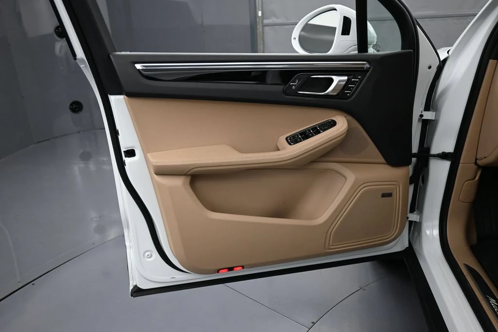 2026 Porsche Macan interior, door panel, Black/Mojave Beige
