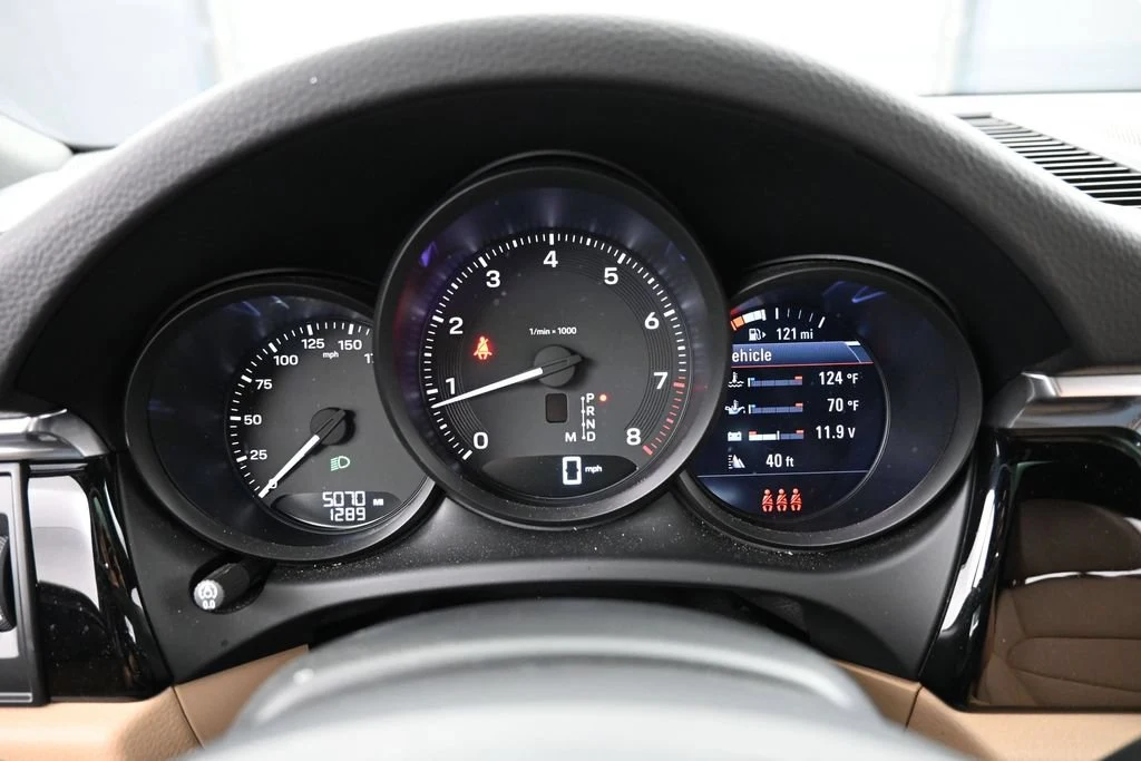 2026 Porsche Macan interior, Black/Mojave Beige