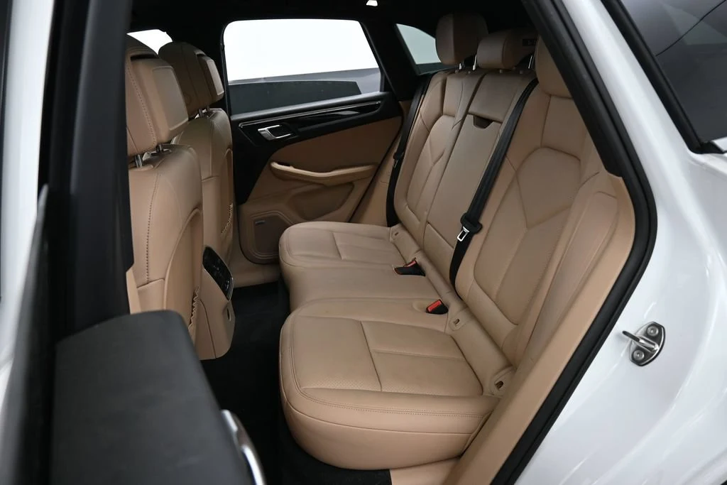 2026 Porsche Macan interior, seats, Black/Mojave Beige