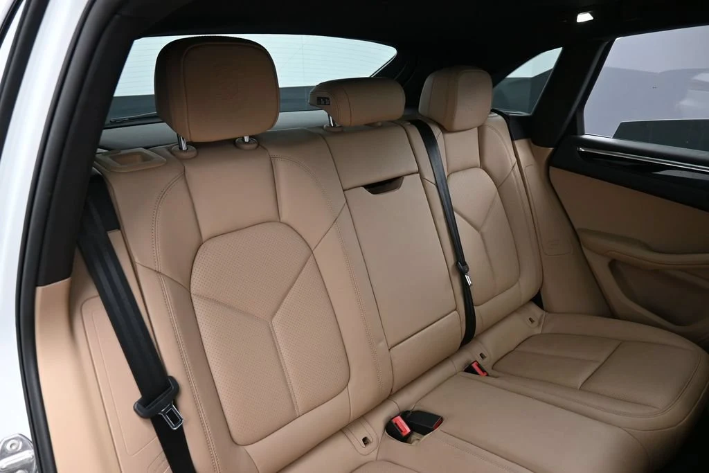 2026 Porsche Macan interior, seats, Black/Mojave Beige