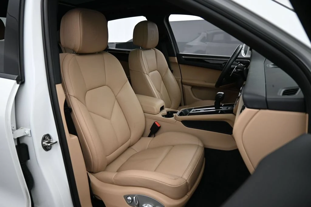 2026 Porsche Macan interior, seats, Black/Mojave Beige