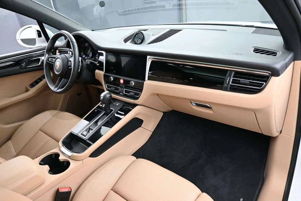 2026 Porsche Macan interior, Black/Mojave Beige