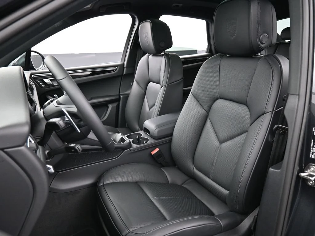 2026 Porsche Macan interior, seats, Black