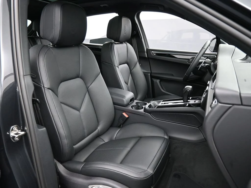 2026 Porsche Macan interior, seats, Black