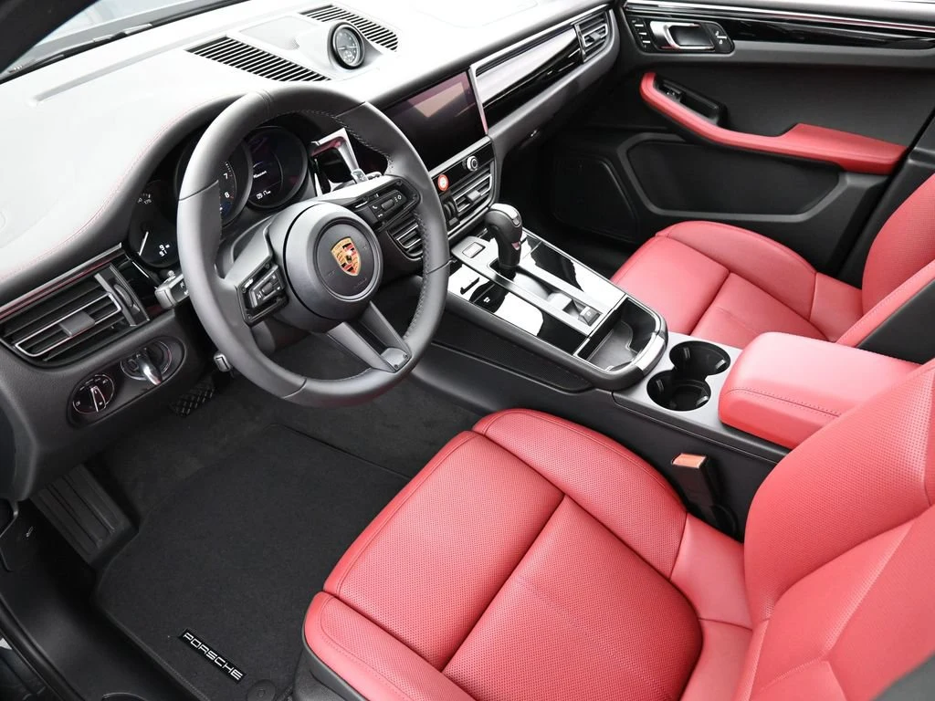 2026 Porsche Macan interior, Black/Bordeaux Red
