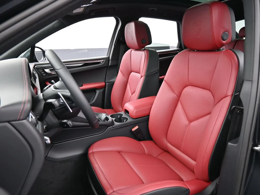 2026 Porsche Macan interior, seats, Black/Bordeaux Red