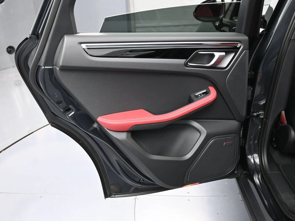 2026 Porsche Macan interior, door panel, Black/Bordeaux Red