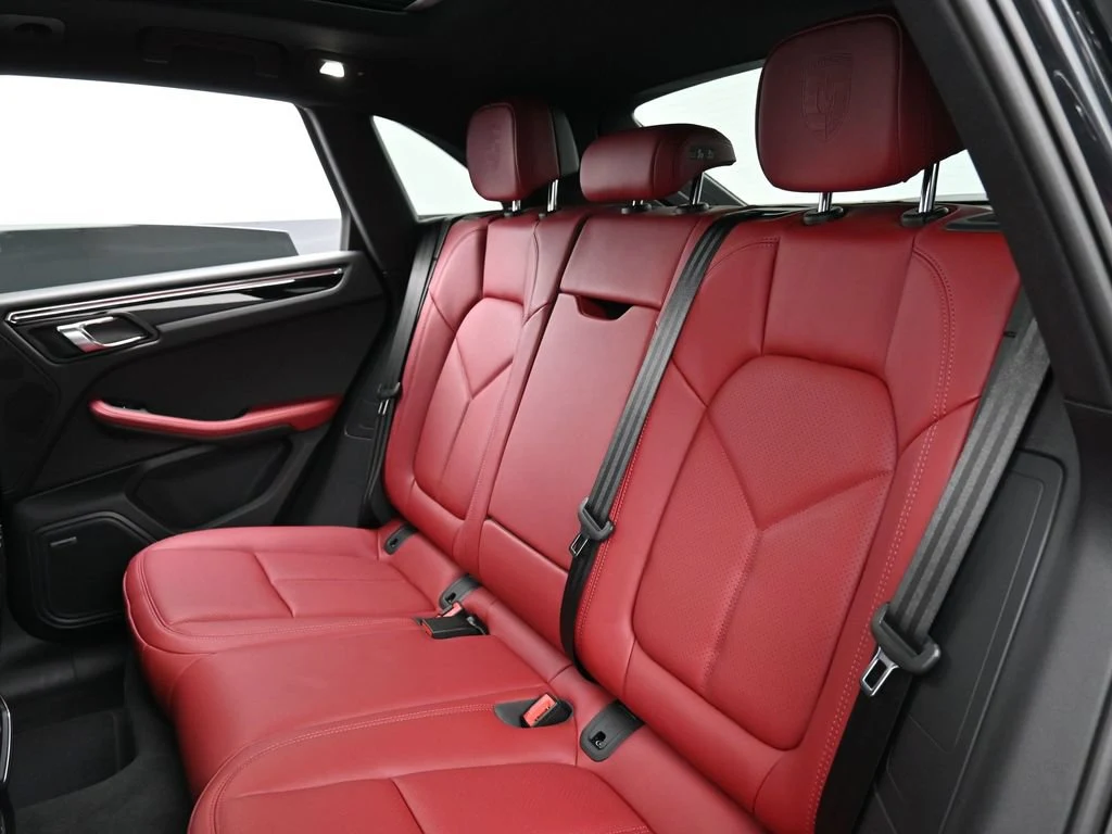 2026 Porsche Macan interior, seats, Black/Bordeaux Red