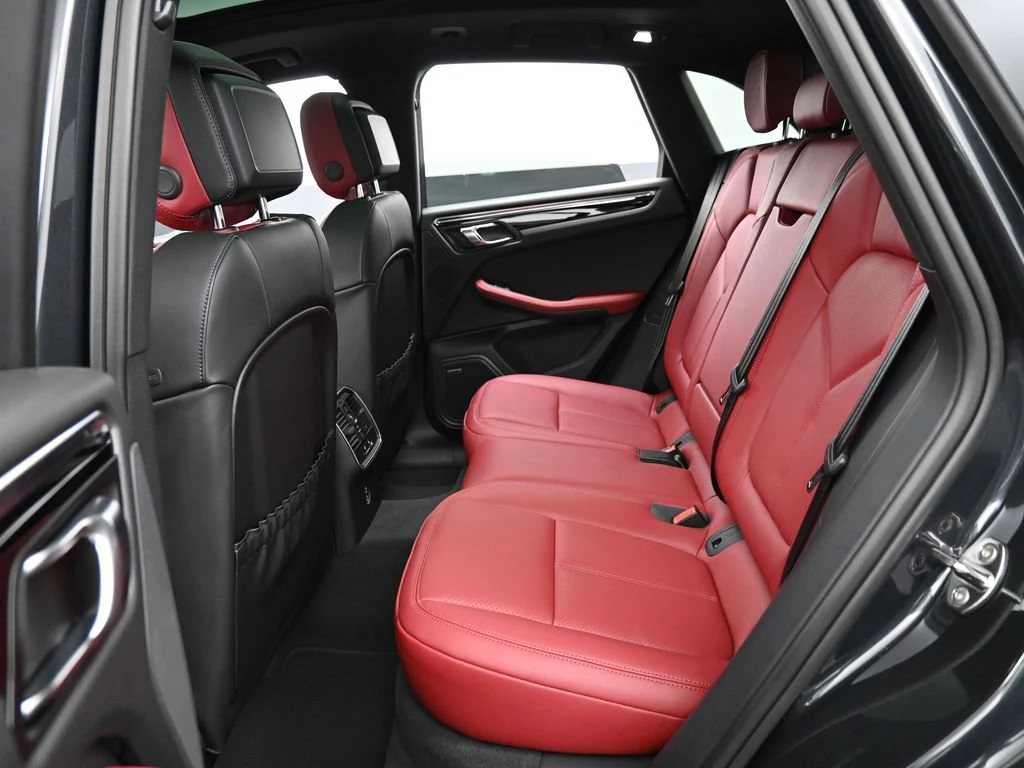 2026 Porsche Macan interior, seats, Black/Bordeaux Red