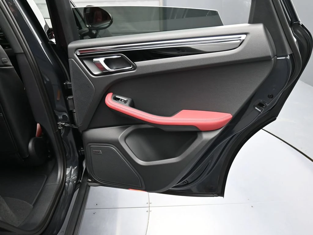 2026 Porsche Macan interior, door panel, Black/Bordeaux Red