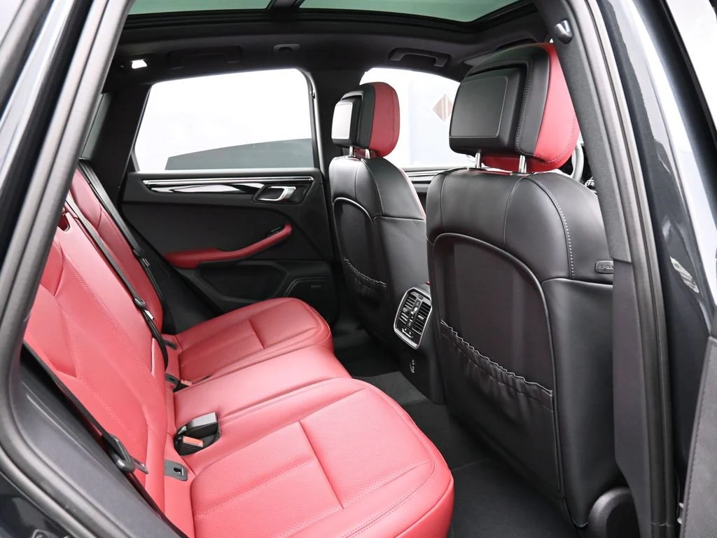 2026 Porsche Macan interior, seats, Black/Bordeaux Red