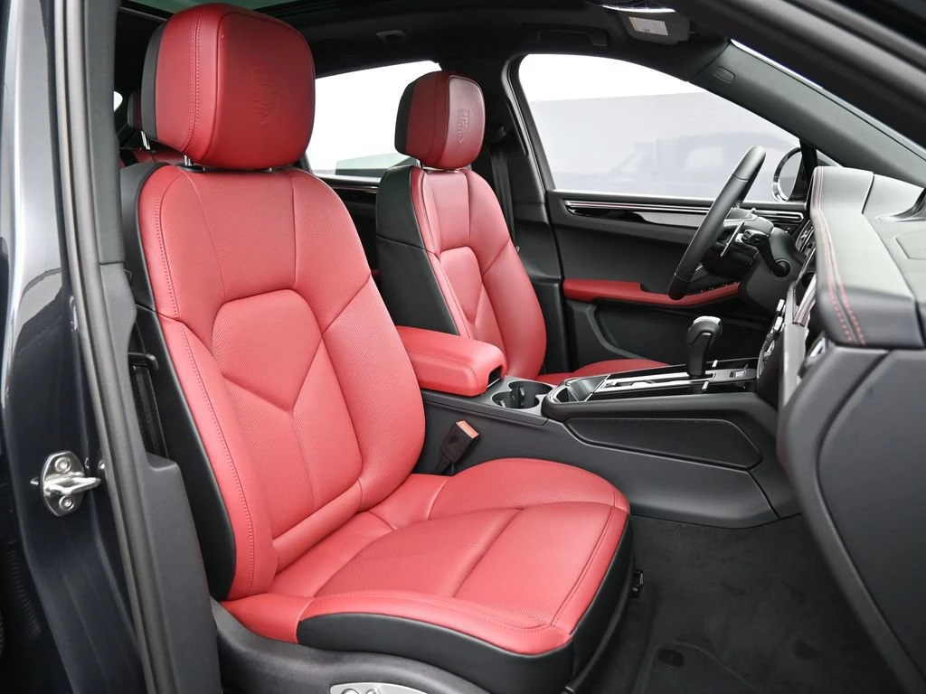 2026 Porsche Macan interior, seats, Black/Bordeaux Red
