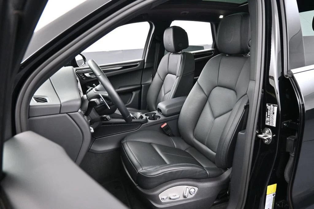 2026 Porsche Macan interior, seats, Black