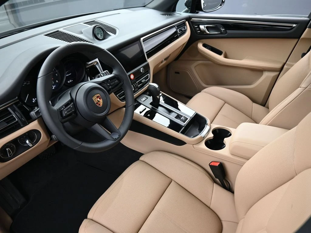 2026 Porsche Macan interior, Black/Mojave Beige