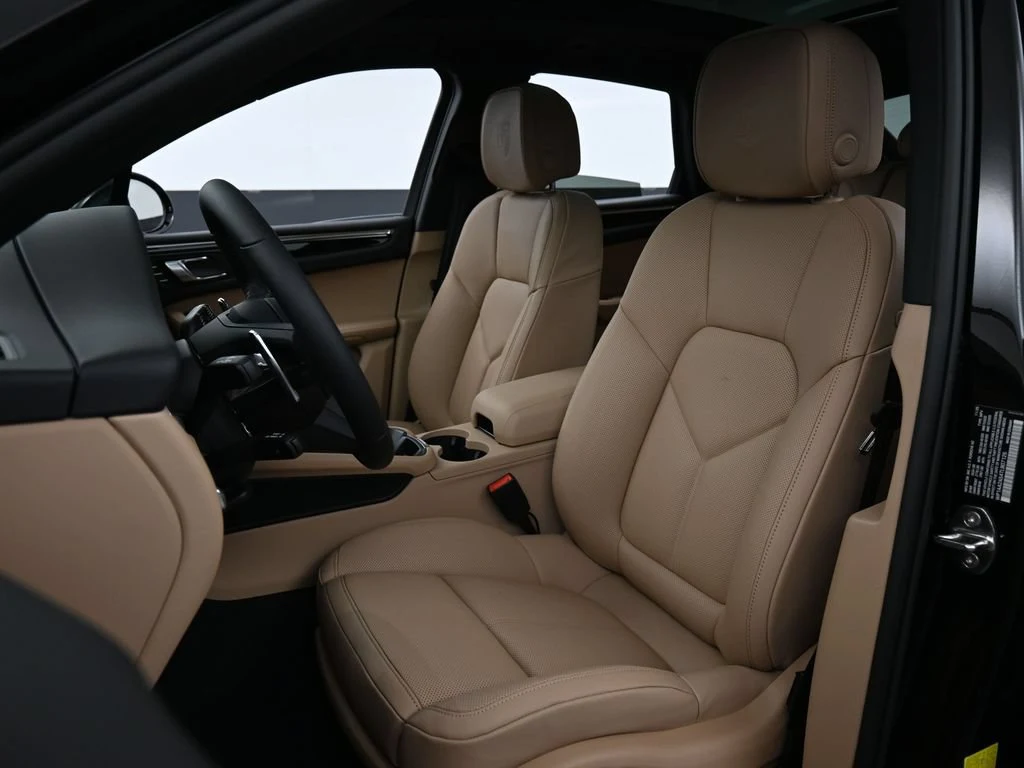 2026 Porsche Macan interior, seats, Black/Mojave Beige
