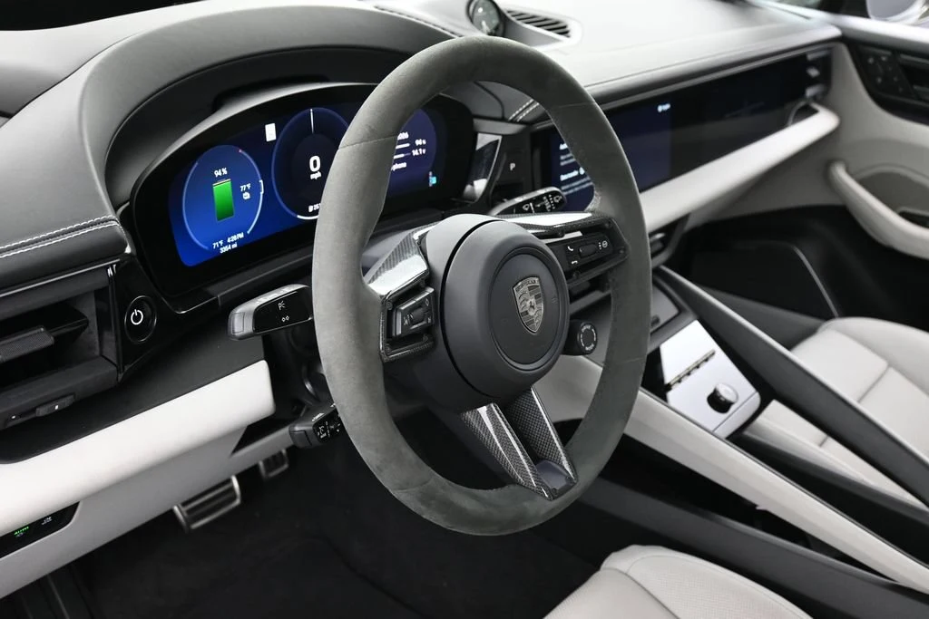 2025 Porsche Macan Turbo Electric interior, Black/Chalk