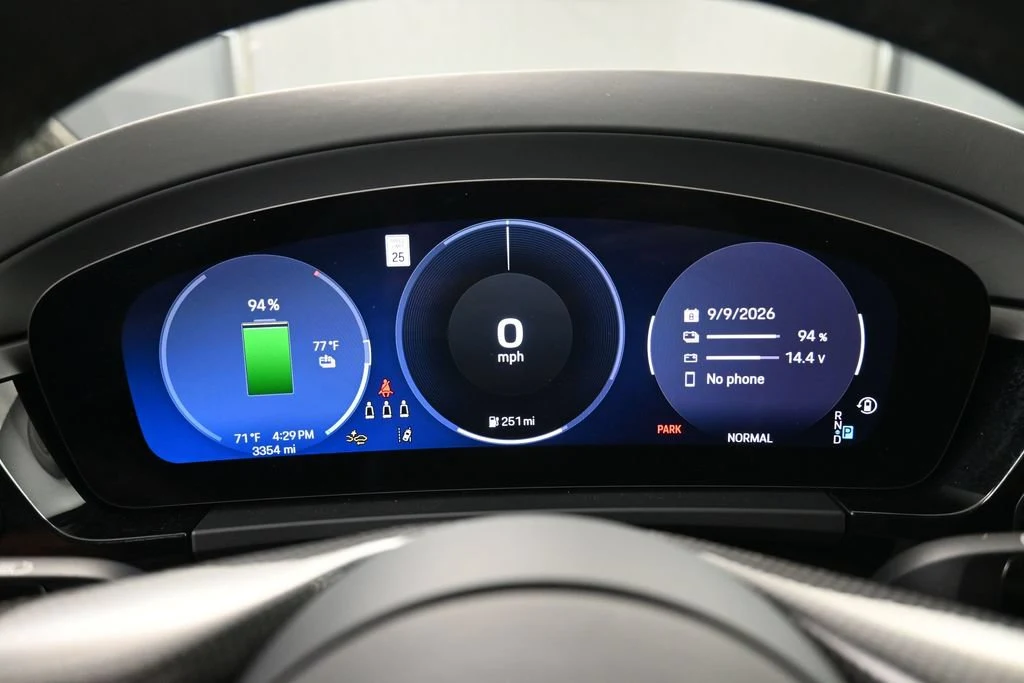 2025 Porsche Macan Turbo Electric interior, Black/Chalk