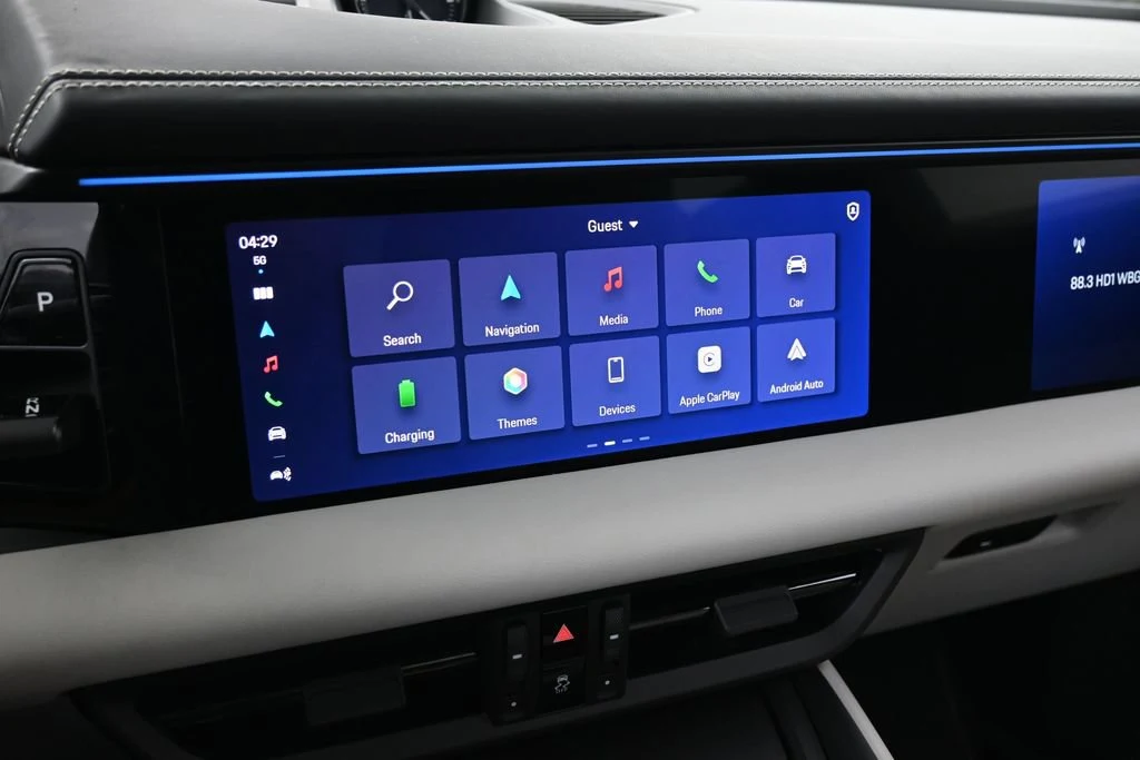 2025 Porsche Macan Turbo Electric interior, dashboard, Black/Chalk