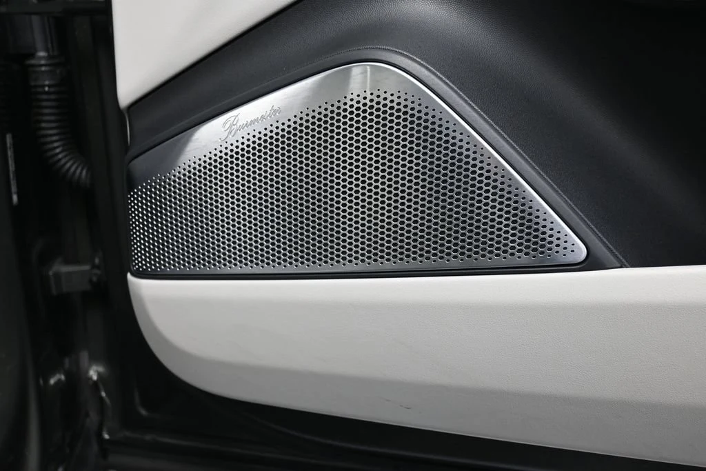 2025 Porsche Macan Turbo Electric, detail