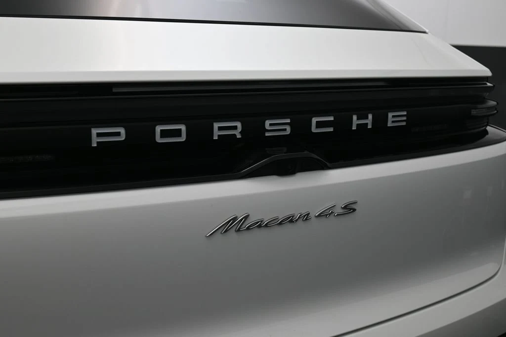 2025 Porsche Macan 4S Electric, detail
