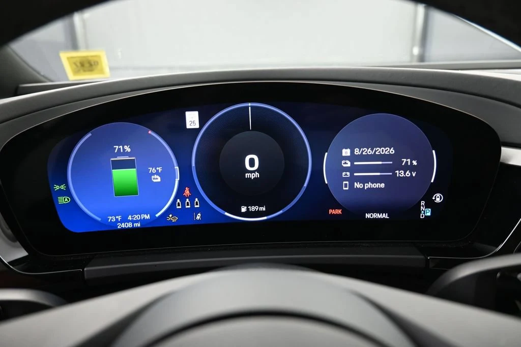 2025 Porsche Macan 4S Electric interior, Black/Bordeaux Red