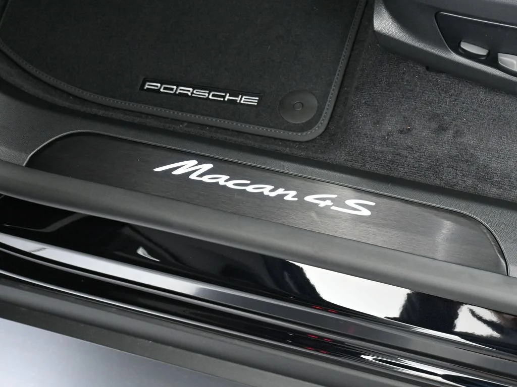 2025 Porsche Macan 4S Electric interior, door sill