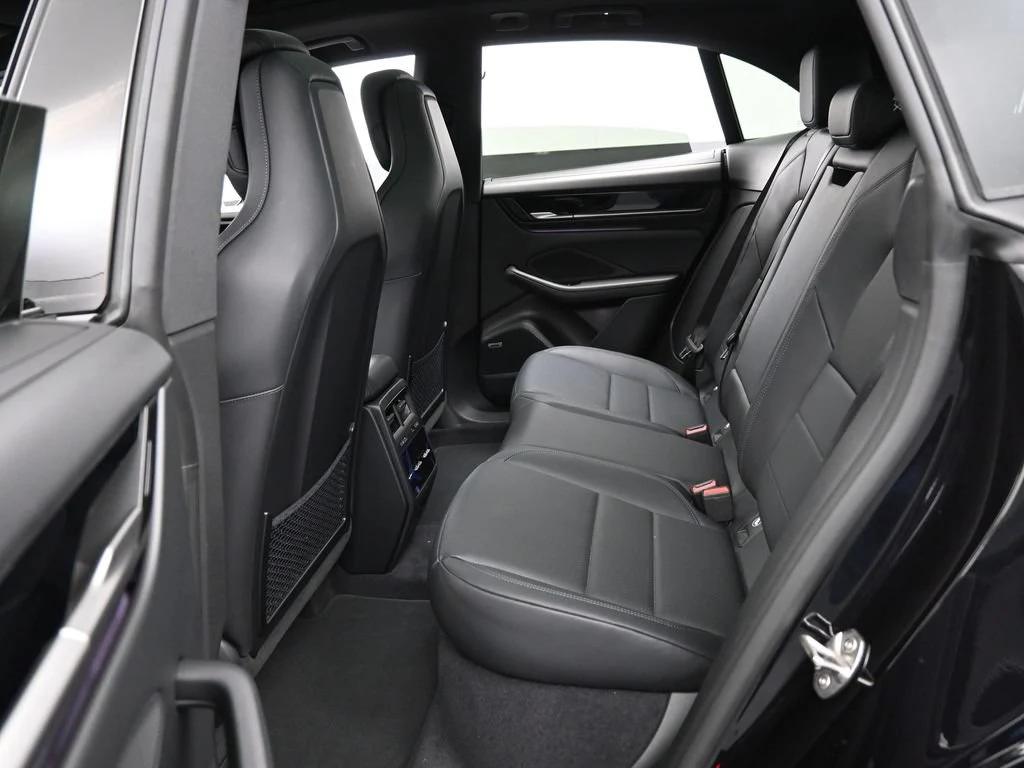 2025 Porsche Macan 4S Electric interior, seats