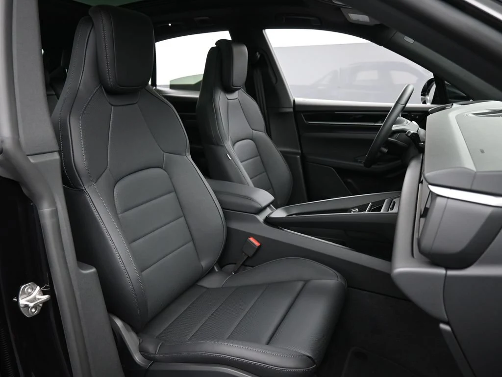 2025 Porsche Macan 4S Electric interior, seats