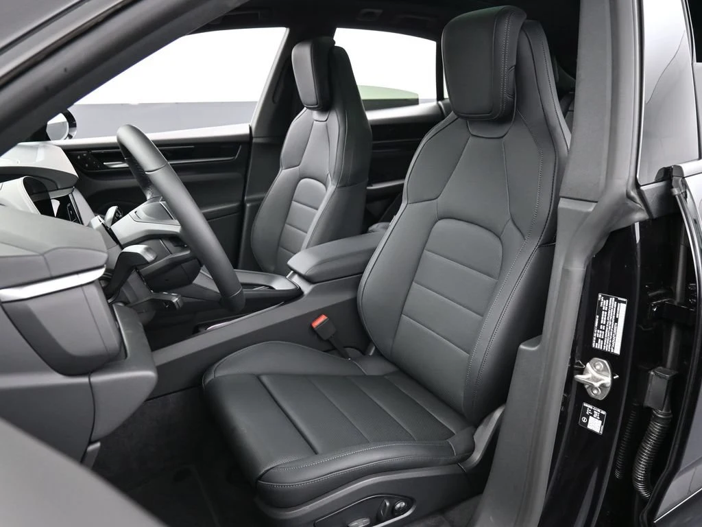 2026 Porsche Macan 4 Electric interior, seats
