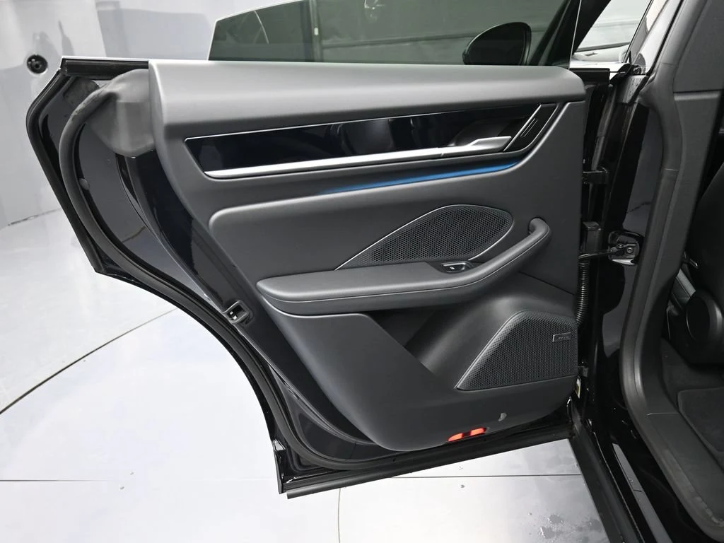 2026 Porsche Macan 4 Electric interior, door panel