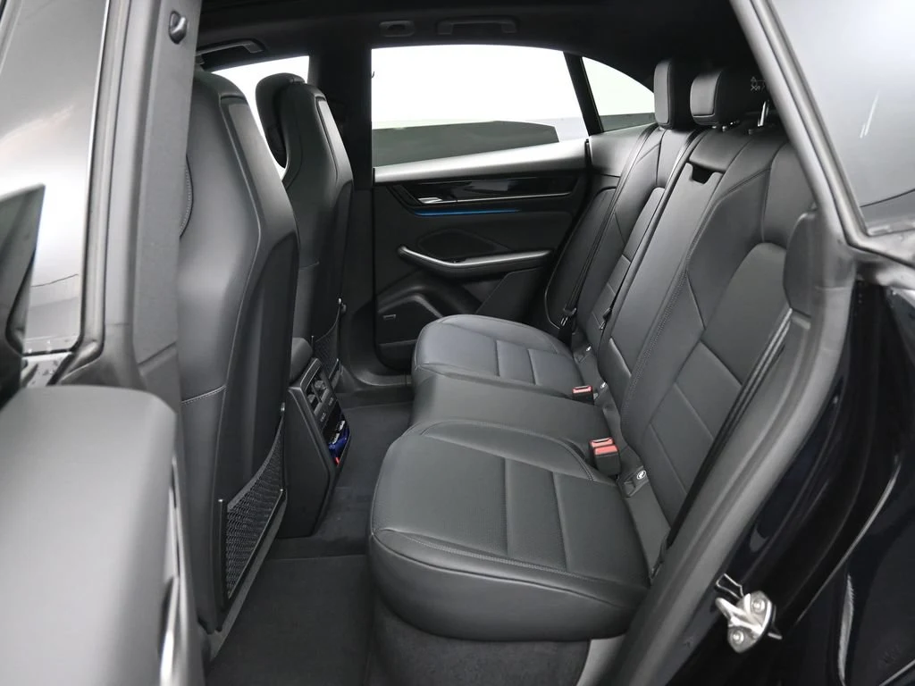 2026 Porsche Macan 4 Electric interior, seats