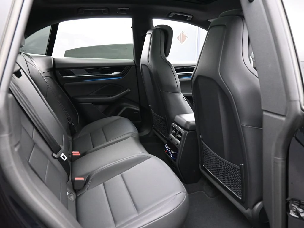 2026 Porsche Macan 4 Electric interior, seats