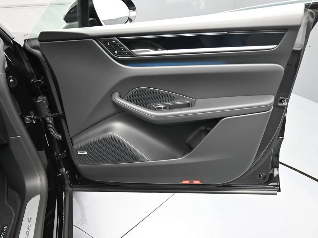 2026 Porsche Macan 4 Electric interior, door panel