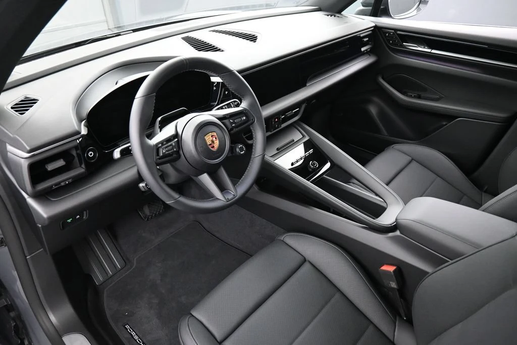 2026 Porsche Macan 4 Electric interior, Black