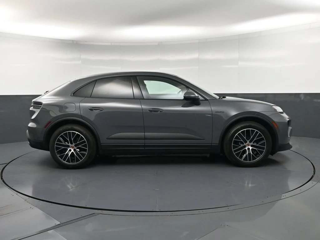 2026 Porsche Macan 4 Electric, side profile, Grey