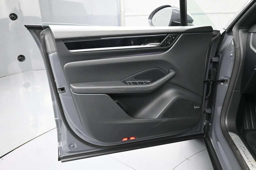 2026 Porsche Macan 4 Electric interior, door panel, Black
