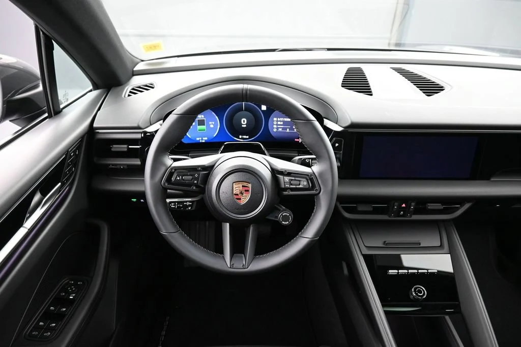 2026 Porsche Macan 4 Electric interior, dashboard, Black