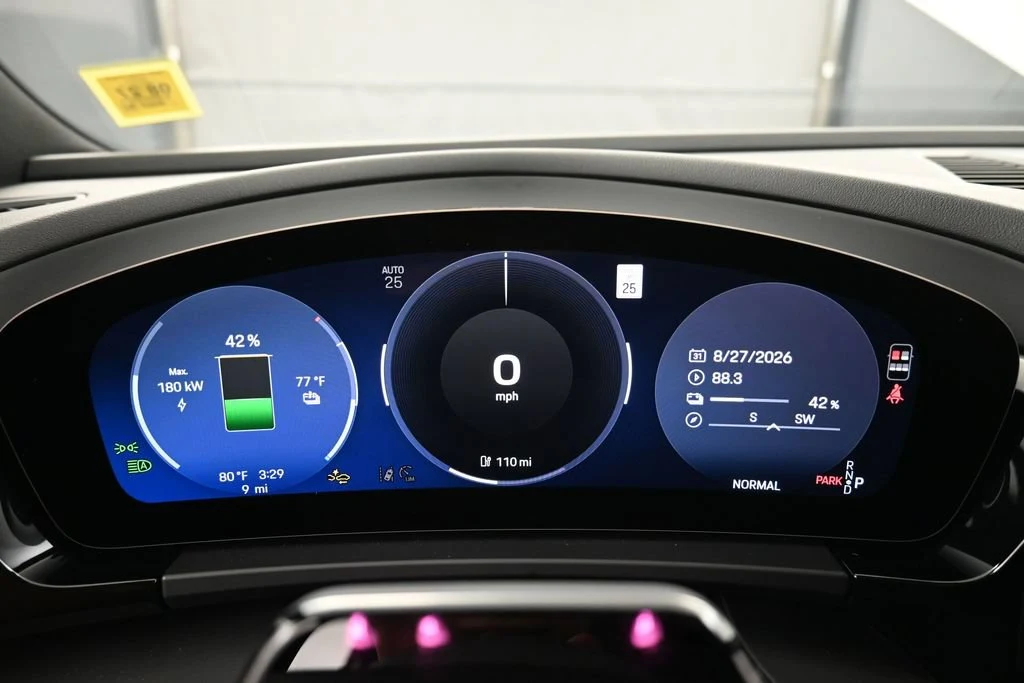 2026 Porsche Macan 4 Electric interior, Black